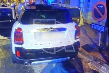 Un vehículo calcinado y varios afectados en un incendio de madrugada en una calle de Taliarte (Telde)/TA,